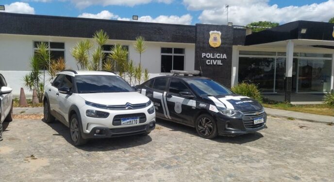 PRF apreende carro placas clonadas e motocicleta abandonada na BR