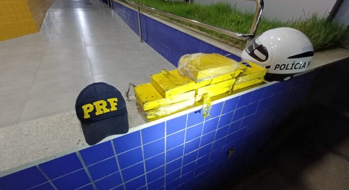 PRF prende motorista com 58 Kg de cocaína e crack em caminhão no interior baiano