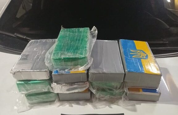 PRF apreende 15 quilos de cocaína em veículo na Bahia
