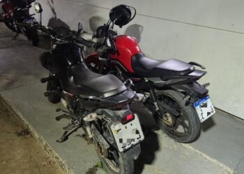 PRF apreende 2 motos adulteradas na Bahia; condutores foram levados para a Delegacia