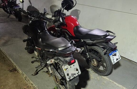 PRF apreende 2 motos adulteradas na Bahia; condutores foram levados para a Delegacia