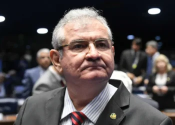 Ângelo Coronel anuncia ida para a oposição