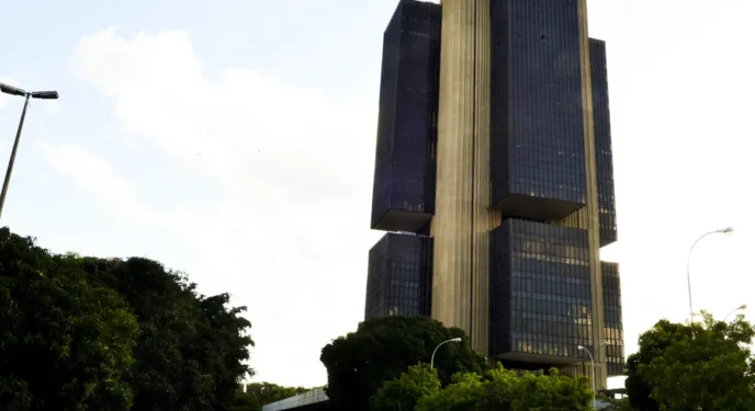 BC cede a pressão política sobre Banco Master e TCU vai investigar