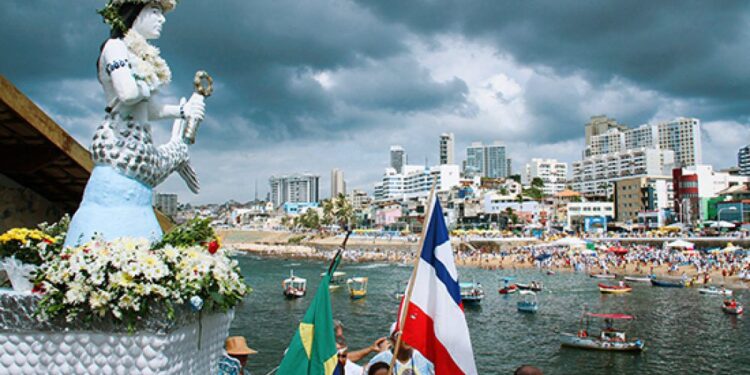Festa de Iemanjá vai ter apoio de mais de 1,1 mil policiais, peritos e bombeiros