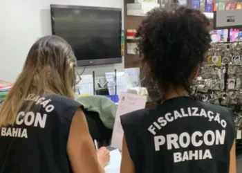 MP baiano vai apurar venda casada de material escolar que pode dar multa