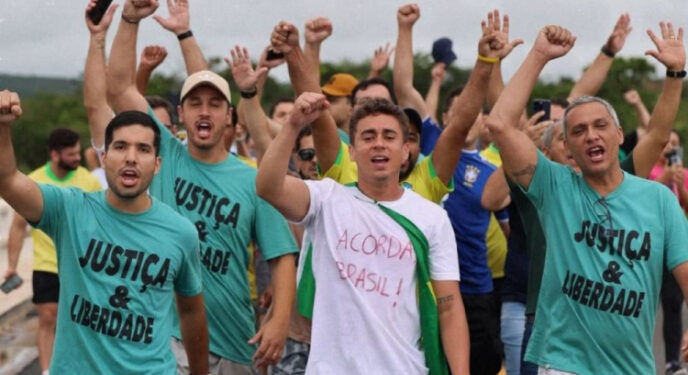 Nikolas Ferreira e outros parlamentares vão visitar a Bolsonaro