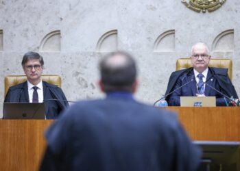 STF inverte lógica do foro privilegiado para blindar autoridades