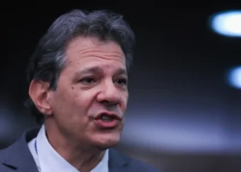 Haddad tentar justificar alta de imposto sobre importados