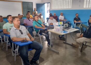 PRF promove palestra sobre segurança no transporte escolar no interior baiano