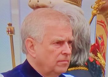 Ex-príncipe Andrew é preso no Reino Unido por ligações com Epstein