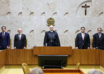 Fachin reconhece abusos do STF e pede respeito à separação dos poderes