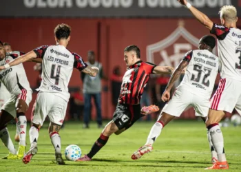 Brasileiro: Vitória perde pênalti e jogo para o Flamengo