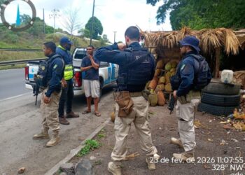 PRF e DNIT fazem operação contra ocupação irregular em BR na Bahia