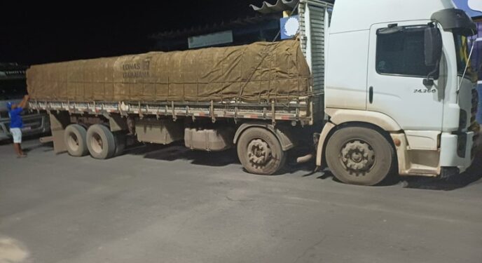 PRF apreende carga de madeira com volume acima do declarado na Bahia