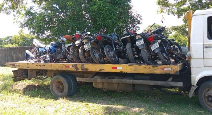 Homens são presos por adulteração de veículo e posse irregular de arma de fogo