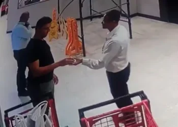 Delegado da PF é detido após tentar furtar iguaria de luxo em shopping