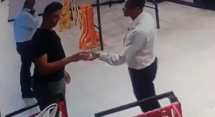 Delegado da PF é detido após tentar furtar iguaria de luxo em shopping