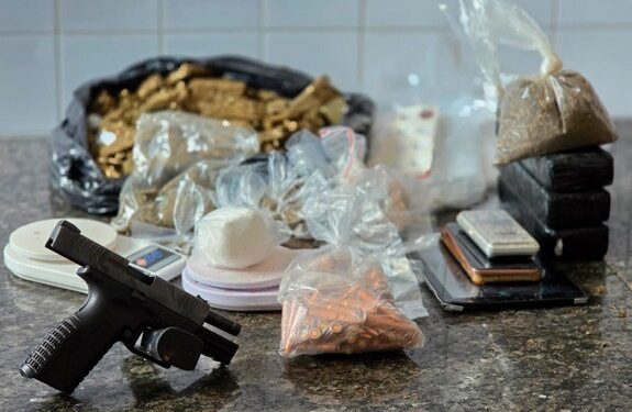 PM prende mais um suposto traficante e apreende drogas na Bahia