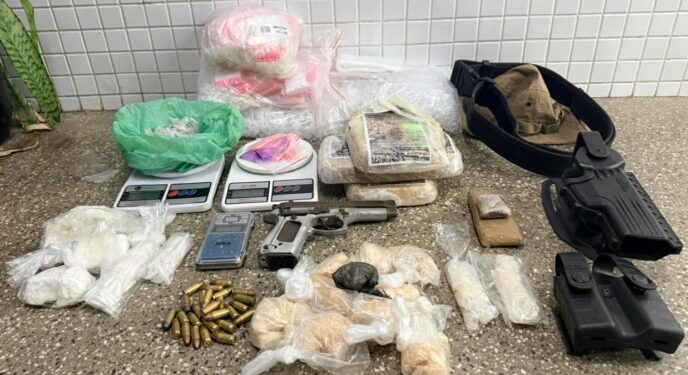 Batalhão prende suspeito e apreende drogas e pistola calibre 9mm na Bahia