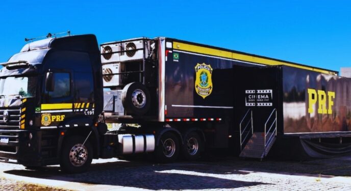 Carreta do Cinema Rodoviário da PRF vai estar em 9 cidades baianas