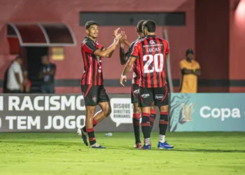 Copa Nordeste: Com time misto, Vitória vence o Piauí