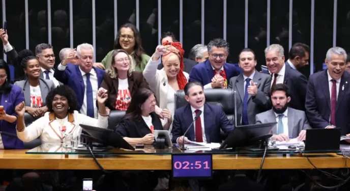 Câmara aprova PEC pelo fim da escala 6×1