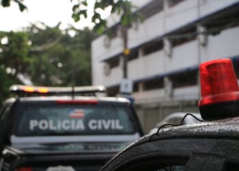 Investigado por homicídio se apresenta e é preso na Bahia