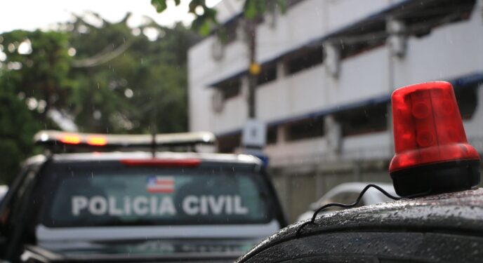 Investigado por homicídio se apresenta e é preso na Bahia