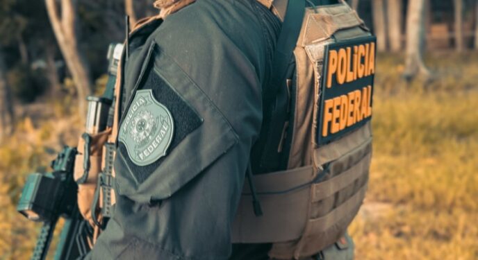PF e PM apreendem R$ 700 mil em espécie em carro em cidade baiana