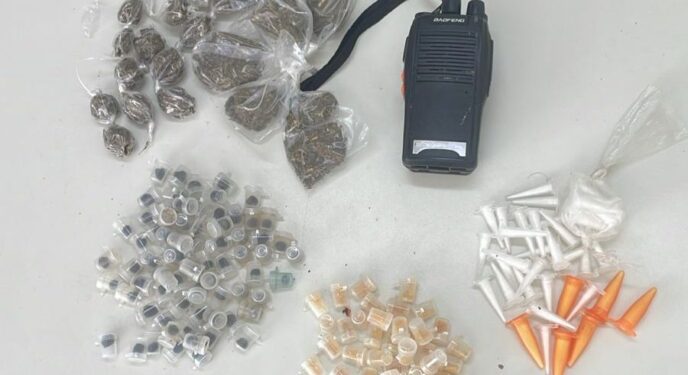 PM prende 2 suspeitos por tráfico de drogas na Bahia