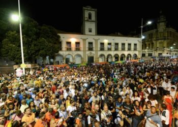 Salvador: Juíza vê dano social e restringe publicidade de apostas em festas públicas