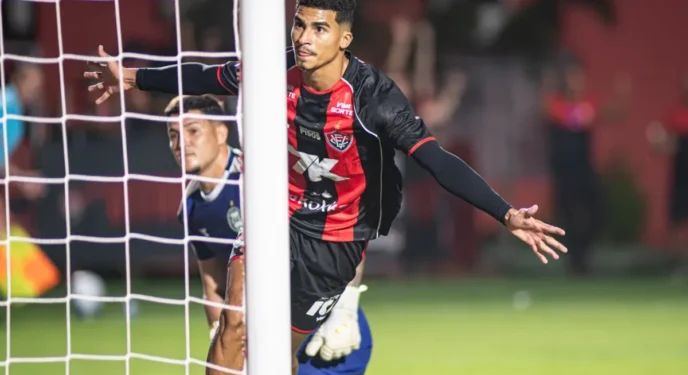 Brasileiro: Vitória goleia Coritiba em jogo no Barradão
