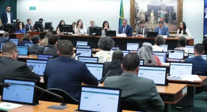 Comissão vota hoje redução da maioridade penal; esquerda é contra