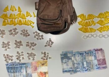 PM apreende adolescentes suspeitos com drogas na Bahia