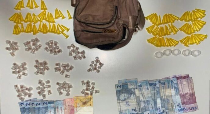 PM apreende adolescentes suspeitos com drogas na Bahia