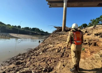 Ponte de R$ 36 mi inaugurada há 2 anos desaba e deixa 4 feridos no Acre