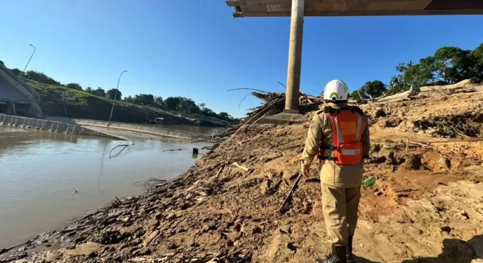 Ponte de R$ 36 mi inaugurada há 2 anos desaba e deixa 4 feridos no Acre