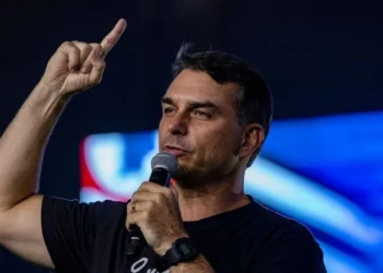 Segurança de Flávio Bolsonaro é reforçada depois do aumento de ameaças
