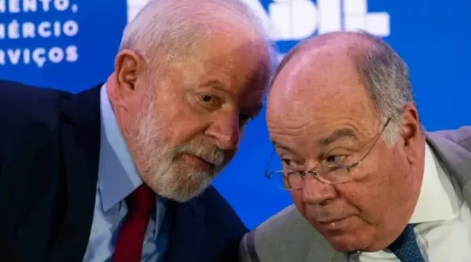Omisso, governo brasileiro é informado sobre aplicação do tarifaço dos EUA