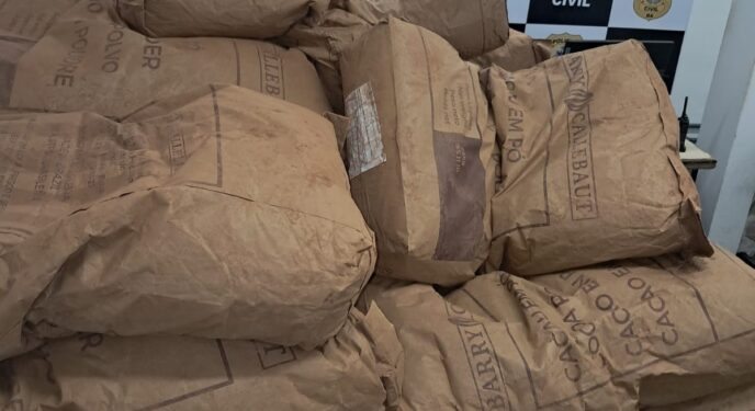 PC baiana recupera mais de 2,8 toneladas de pó de cacau subtraídas de caminhão