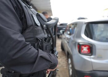 PC baiana alcança 81 envolvidos com roubos em coletivos e recupera 375 celulares