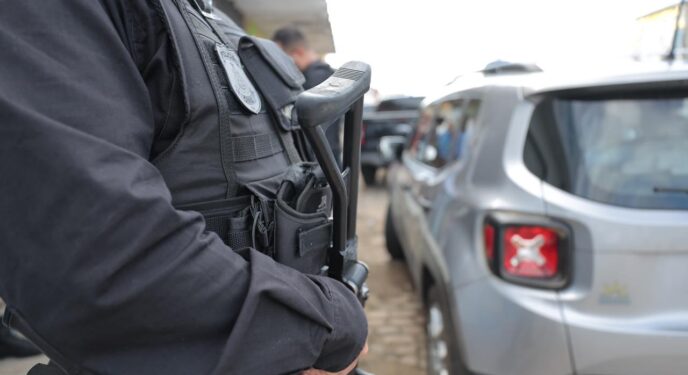 PC baiana alcança 81 envolvidos com roubos em coletivos e recupera 375 celulares