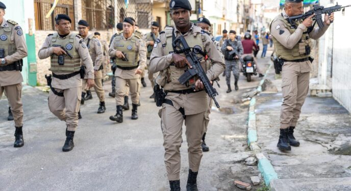 PM conclui a 7ª Operação FT, apreende 21 armas e cumpre 8 mandados de prisão