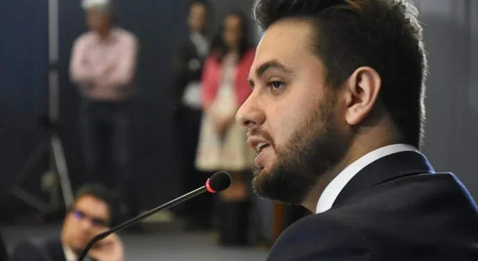 Moraes usou documento falso para prender Filipe Martins