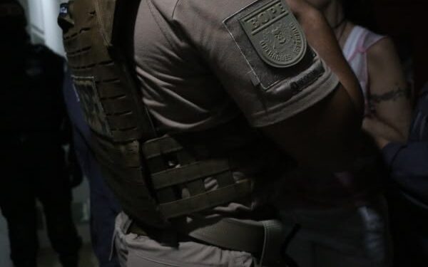 PM liberta reféns e captura 5 criminosos na Bahia