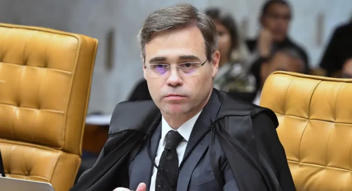 Ministro volta a suspender multas sobre saúde mental no trabalho