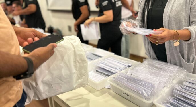 Operação fiscaliza 600 lojas de venda de celulares na Bahia