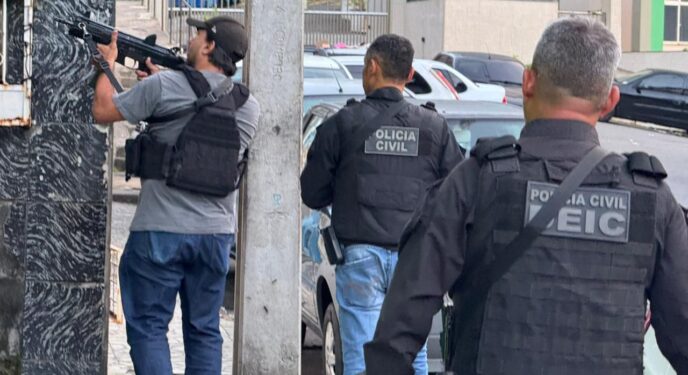 Operação combate grupo suspeito de extorsão e tráfico de drogas na Bahia