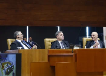 Flávio Dino desafia André Mendonça e reconduz Andrei Rodrigues à PF