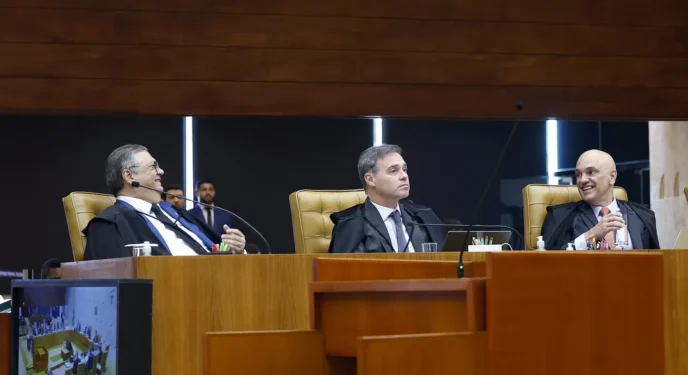 Flávio Dino desafia André Mendonça e reconduz Andrei Rodrigues à PF